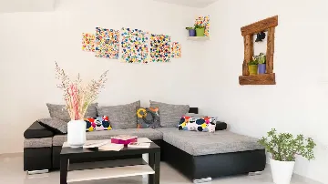 Umag Traditional-Style Villa with Pool for 6 Guests