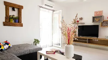 Umag Traditional-Style Villa with Pool for 6 Guests