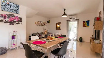 Umag Traditional-Style Villa with Pool for 6 Guests