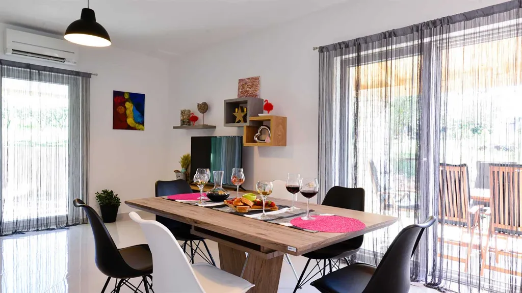 Umag Traditional-Style Villa with Pool for 6 Guests