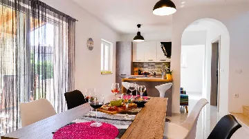 Umag Traditional-Style Villa with Pool for 6 Guests