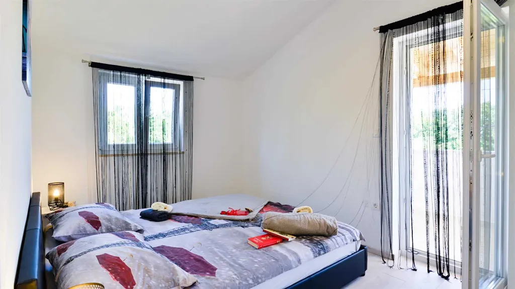 Umag Traditional-Style Villa with Pool for 6 Guests