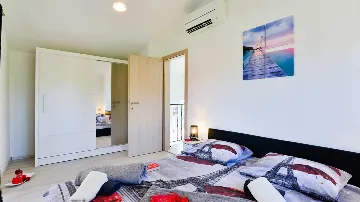 Umag Traditional-Style Villa with Pool for 6 Guests