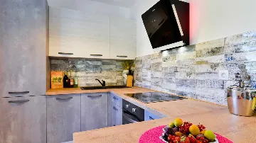 Umag Traditional-Style Villa with Pool for 6 Guests