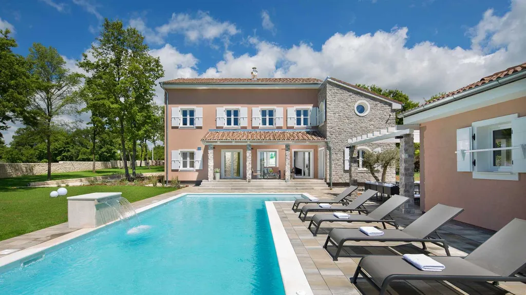Secluded 6-Bedroom Villa in Butkovići, Istria
