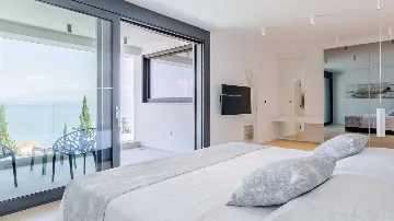 Sutivan 3-Bedroom Villa for Up to 8 Guests