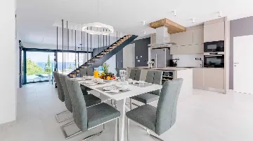 Sutivan 3-Bedroom Villa for Up to 8 Guests