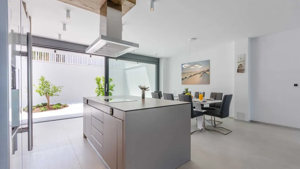 Sutivan 3-Bedroom Villa for Up to 8 Guests