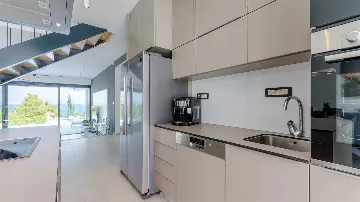 Sutivan 3-Bedroom Villa for Up to 8 Guests