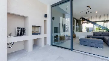 Sutivan 3-Bedroom Villa for Up to 8 Guests