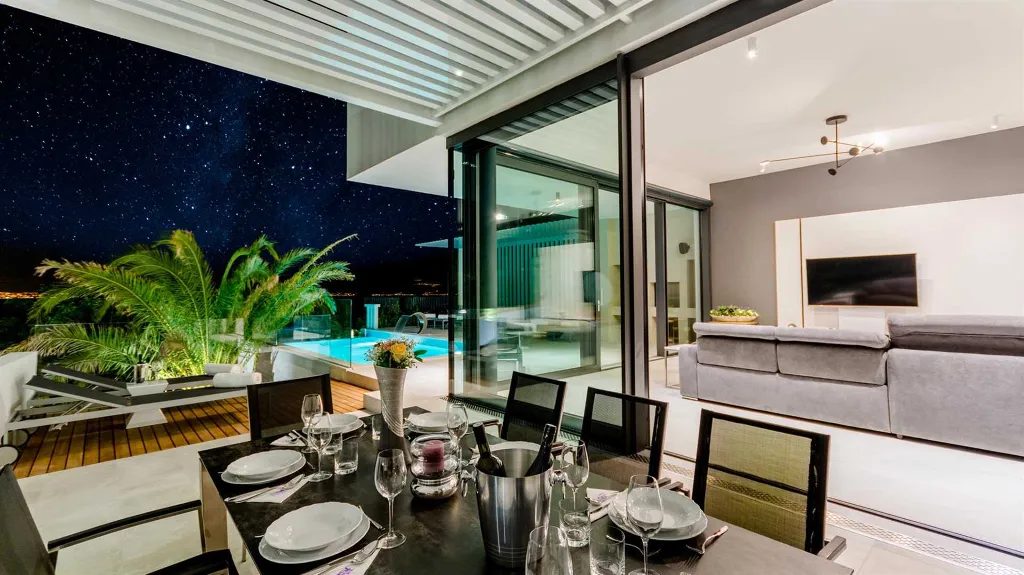 Sutivan 3-Bedroom Villa for Up to 8 Guests