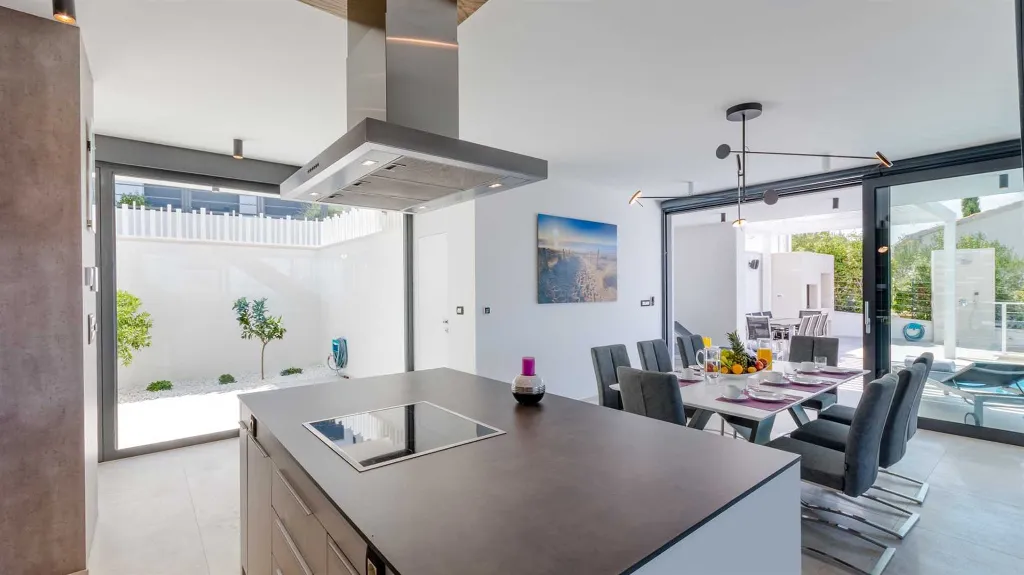 Modern Villa in Sutivan for Up to 8 Guests
