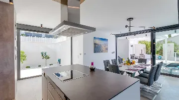 Modern Villa in Sutivan for Up to 8 Guests