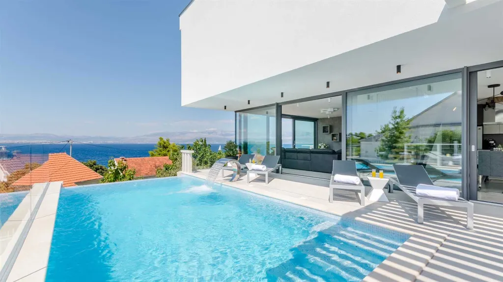 Modern Villa in Sutivan for Up to 8 Guests