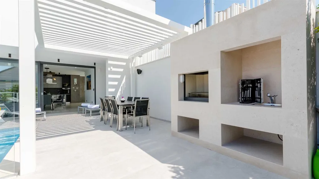 Modern Villa in Sutivan for Up to 8 Guests