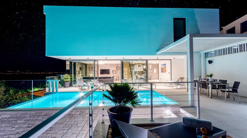Modern Villa in Sutivan for Up to 8 Guests