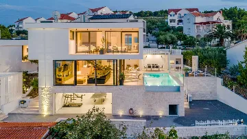 Modern Villa in Sutivan for Up to 8 Guests