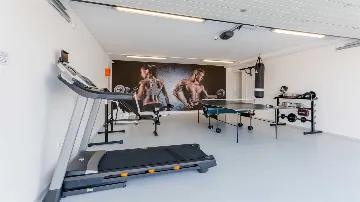 6-Bedroom Villa with Pool in Sutivan