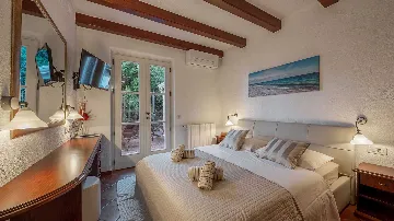 5-Bedroom Villa with Heated Pool, Mošćenička Draga