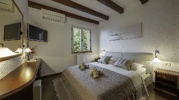 5-Bedroom Villa with Heated Pool, Mošćenička Draga