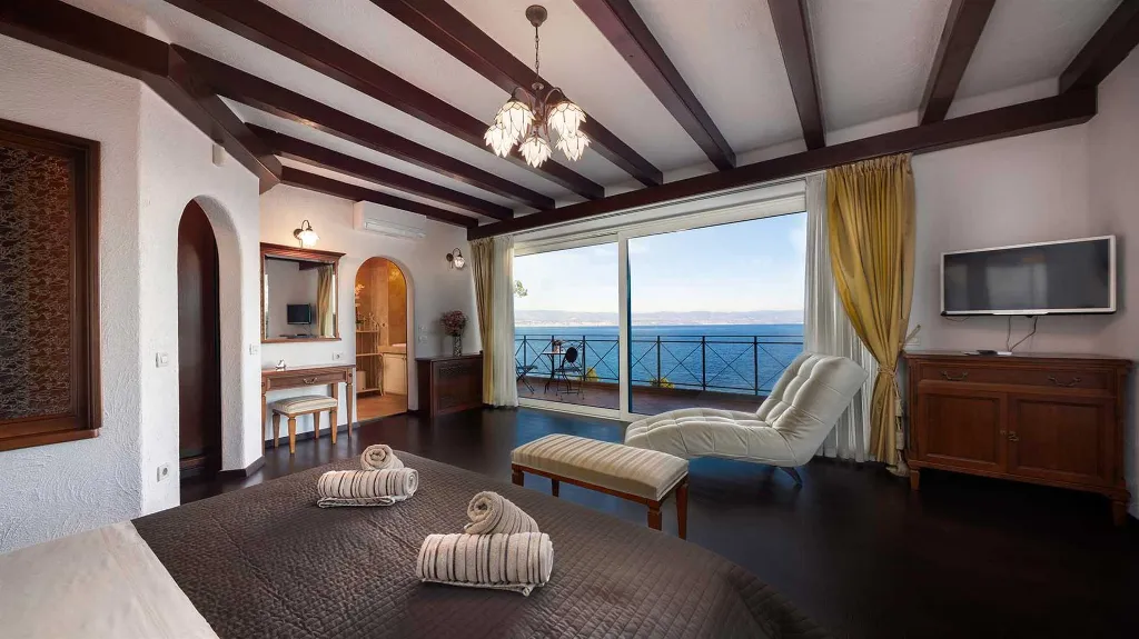 5-Bedroom Villa with Heated Pool, Mošćenička Draga