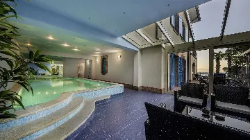 5-Bedroom Villa with Heated Pool, Mošćenička Draga