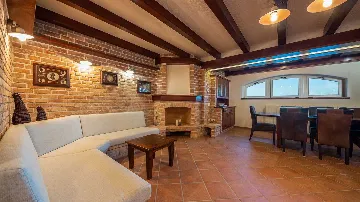 5-Bedroom Villa with Heated Pool, Mošćenička Draga