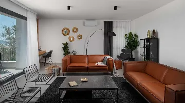 6-Bedroom Villa with Pool in Kaštel Kambelovac