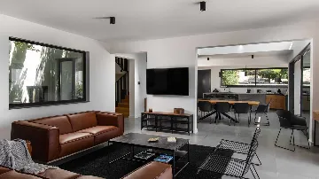 6-Bedroom Villa with Pool in Kaštel Kambelovac