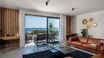 6-Bedroom Villa with Pool in Kaštel Kambelovac