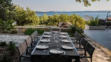 6-Bedroom Villa with Pool in Kaštel Kambelovac