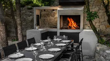 6-Bedroom Villa with Pool in Kaštel Kambelovac