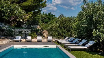 6-Bedroom Villa with Pool in Kaštel Kambelovac