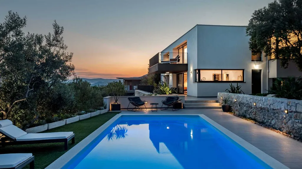6-Bedroom Villa with Pool in Kaštel Kambelovac