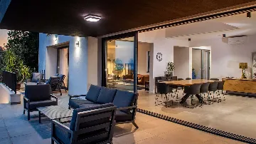 6-Bedroom Villa with Pool in Kaštel Kambelovac