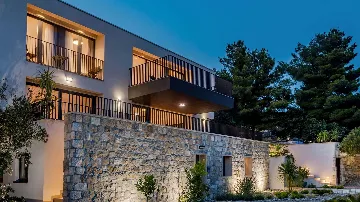 6-Bedroom Villa with Pool in Kaštel Kambelovac