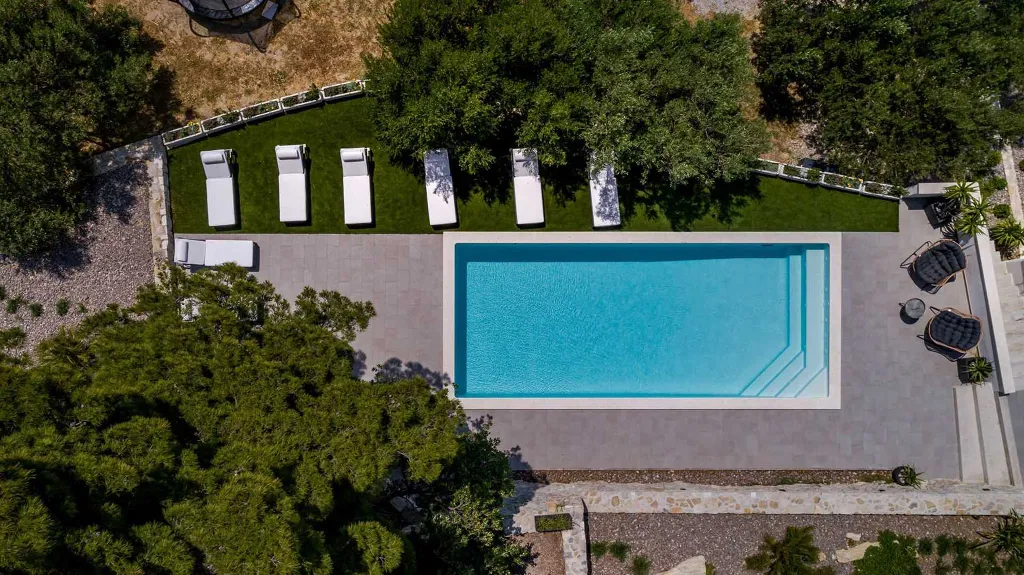 6-Bedroom Villa with Pool in Kaštel Kambelovac