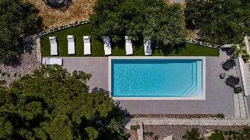 6-Bedroom Villa with Pool in Kaštel Kambelovac