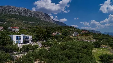 6-Bedroom Villa with Pool in Kaštel Kambelovac