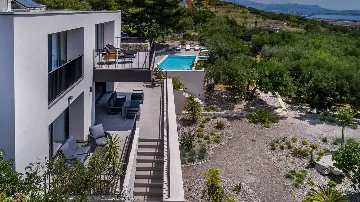 6-Bedroom Villa with Pool in Kaštel Kambelovac