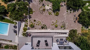 6-Bedroom Villa with Pool in Kaštel Kambelovac