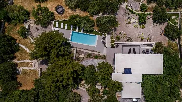 6-Bedroom Villa with Pool in Kaštel Kambelovac