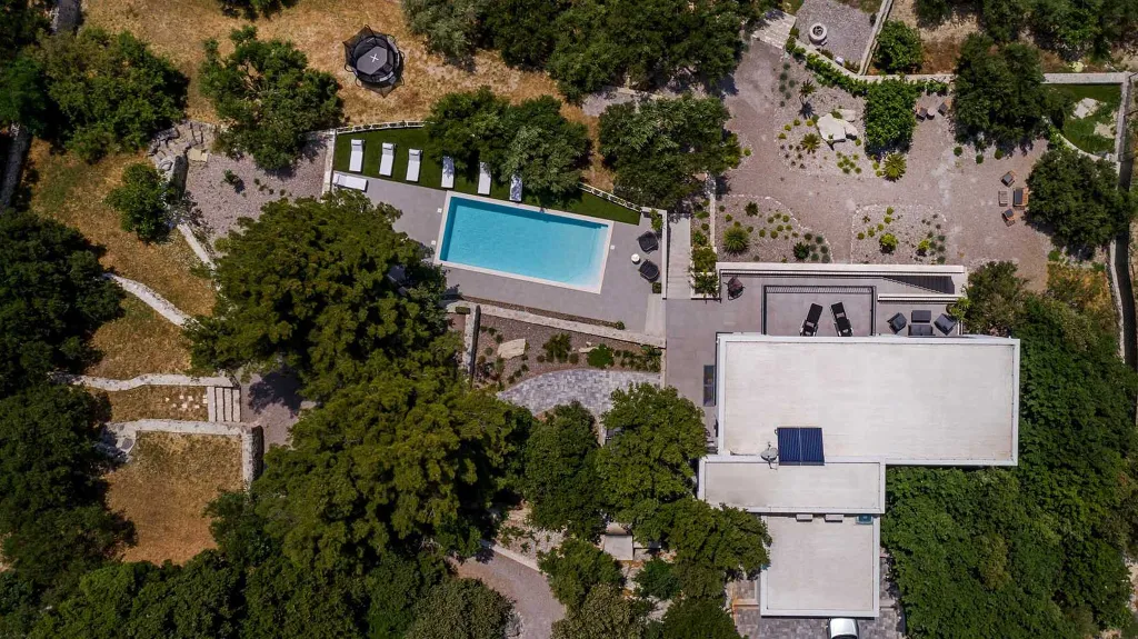6-Bedroom Villa with Pool in Kaštel Kambelovac