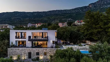 6-Bedroom Villa with Pool in Kaštel Kambelovac