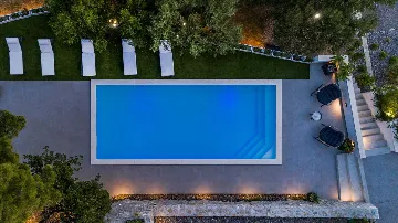 6-Bedroom Villa with Pool in Kaštel Kambelovac