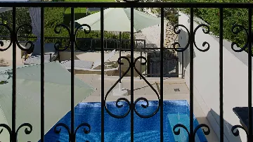 Villa in Makarska for up to 5 with Sauna & Jacuzzi