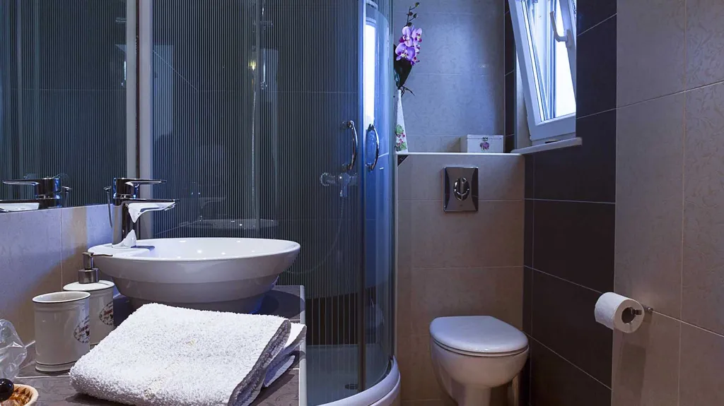Villa in Makarska for up to 5 with Sauna & Jacuzzi