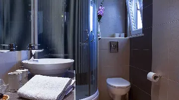 Villa in Makarska for up to 5 with Sauna & Jacuzzi