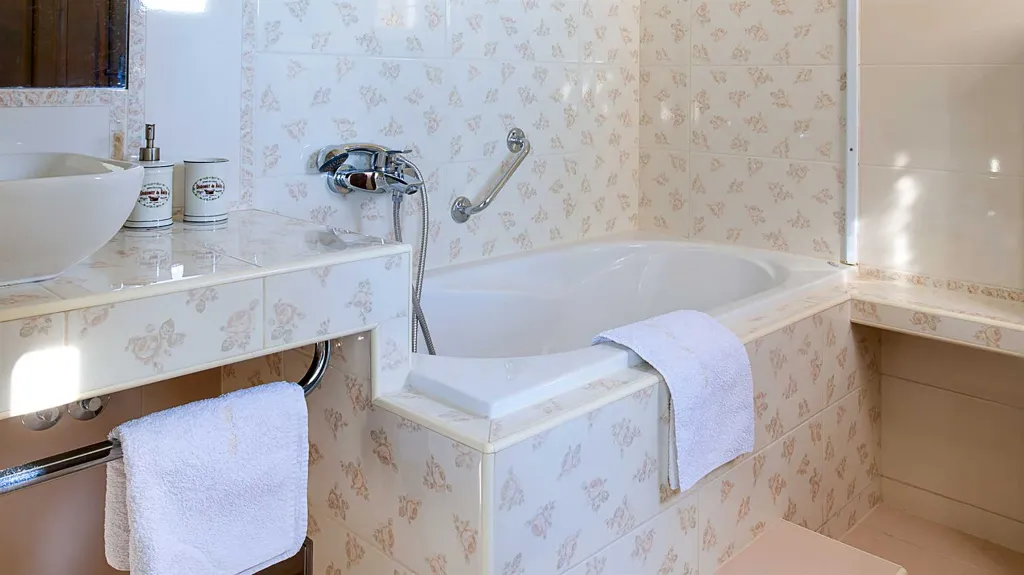 Villa in Makarska for up to 5 with Sauna & Jacuzzi