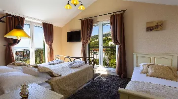 Villa in Makarska for up to 5 with Sauna & Jacuzzi